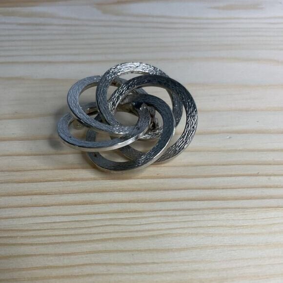 Vintage Silver-Tone Interlocking Circle Brooch Pin - Picture 3 of 7